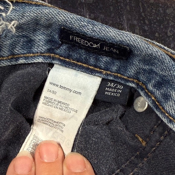 Tommy‎ Hilfiger Women's Blue Denim Shorts Cuffed Hem Est. 1985 Light Wash - Picture 6 of 11